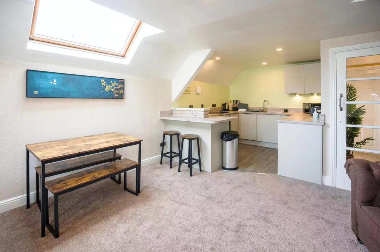 Apartment Wv Flat Center *